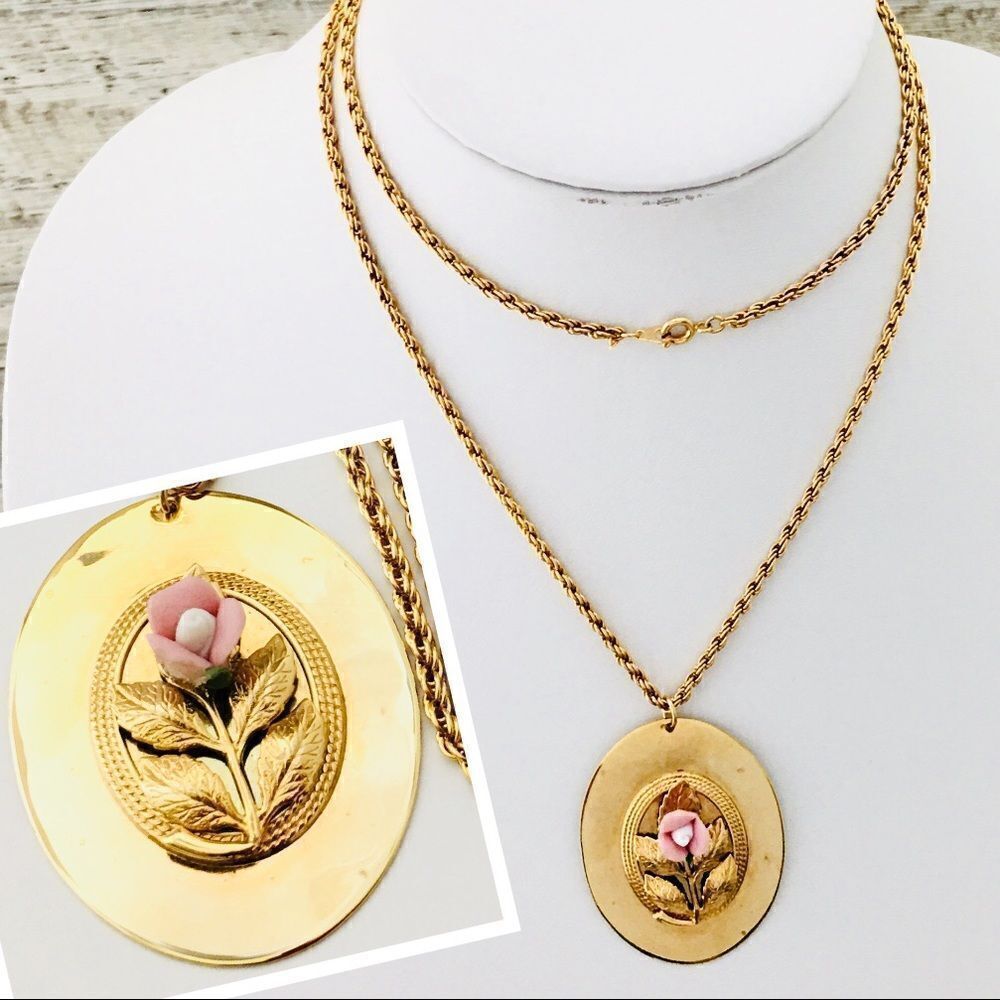 Vintage 3d Floral Medallion Necklace 1026